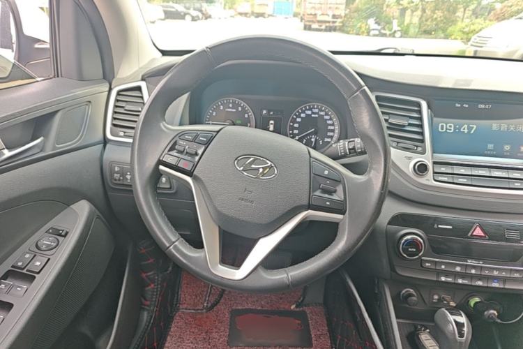 Used Hyundai Tucson 2015 1.6T Dual-Clutch Two-Wheel-Drive Smart Model Steering Wheel