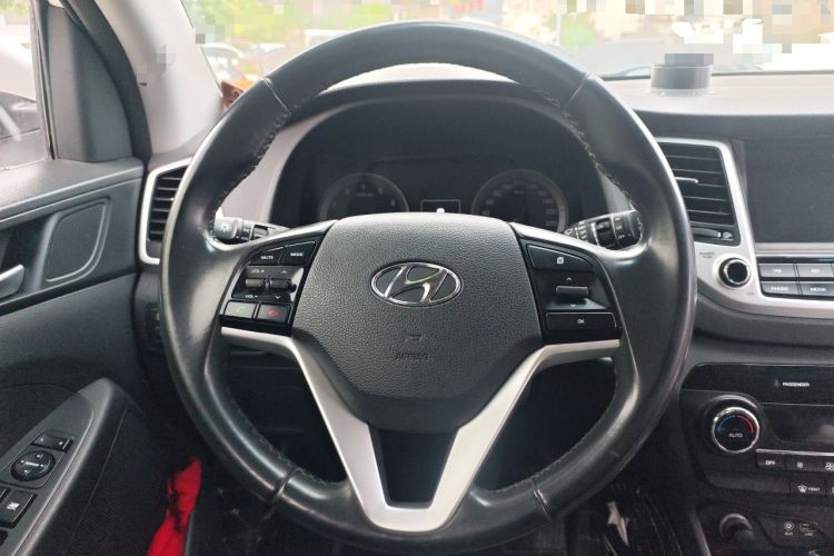 Used Hyundai Tucson 2015 1.6T Dual-Clutch Two-Wheel-Drive Smart Model Steering Wheel