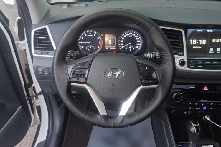 Used Hyundai Tucson 2015 1.6T Dual-Clutch Two-Wheel-Drive Smart Model Steering Wheel
