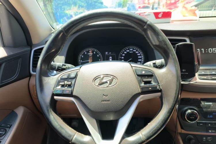 Used Hyundai Tucson 2015 1.6T Dual-Clutch Two-Wheel-Drive Smart Model Steering Wheel
