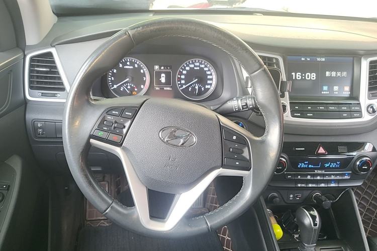 Used Hyundai Tucson 2015 1.6T Dual-Clutch Two-Wheel-Drive Smart Model Steering Wheel