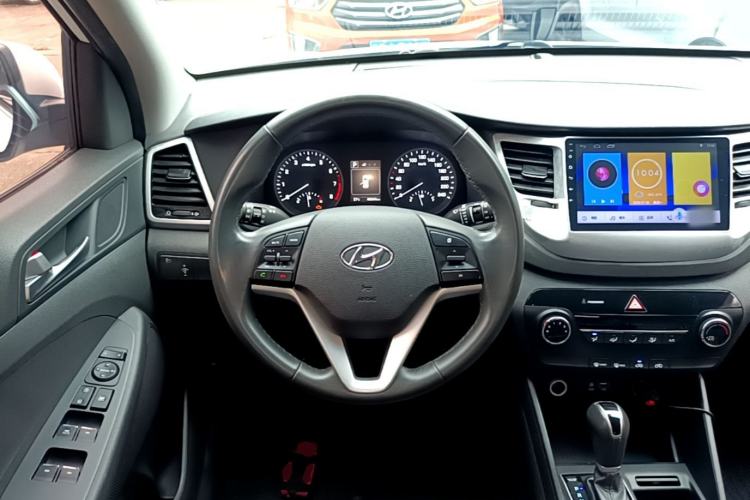 Used Hyundai Tucson 2015 2.0L Automatic Two-Wheel Drive Smart Version Steering Wheel