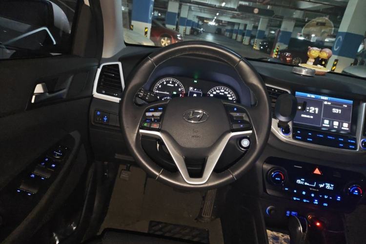 Used Hyundai Tucson 2015 1.6T Dual-Clutch Two-Wheel-Drive Smart Model Steering Wheel