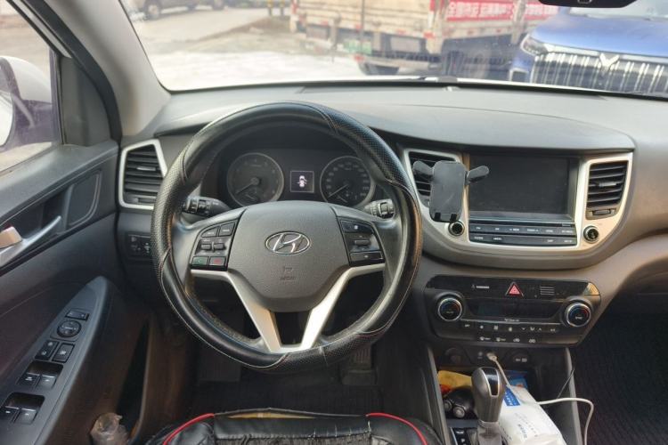 Used Hyundai Tucson 2015 1.6T Dual-Clutch Two-Wheel-Drive Smart Model Steering Wheel