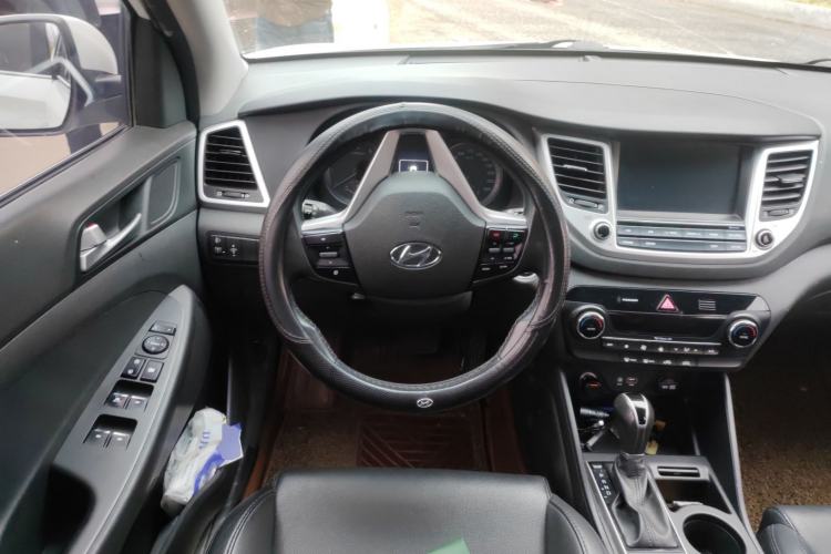 Used Hyundai Tucson 2015 1.6T Dual-Clutch Two-Wheel-Drive Smart Model Steering Wheel
