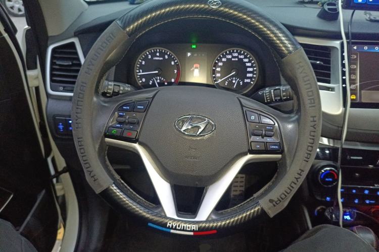 Used Hyundai Tucson 2015 1.6T Dual-Clutch Four-Wheel Drive Flagship Model Steering Wheel