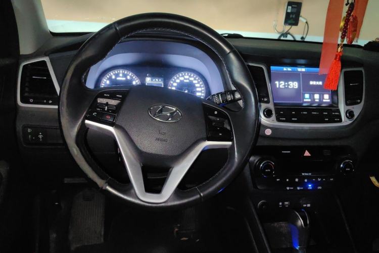 Used Hyundai Tucson 2015 1.6T Dual-Clutch Two-Wheel-Drive Smart Model Steering Wheel