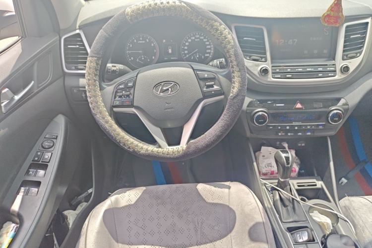 Used Hyundai Tucson 2015 1.6T Dual-Clutch Two-Wheel-Drive Smart Model Steering Wheel