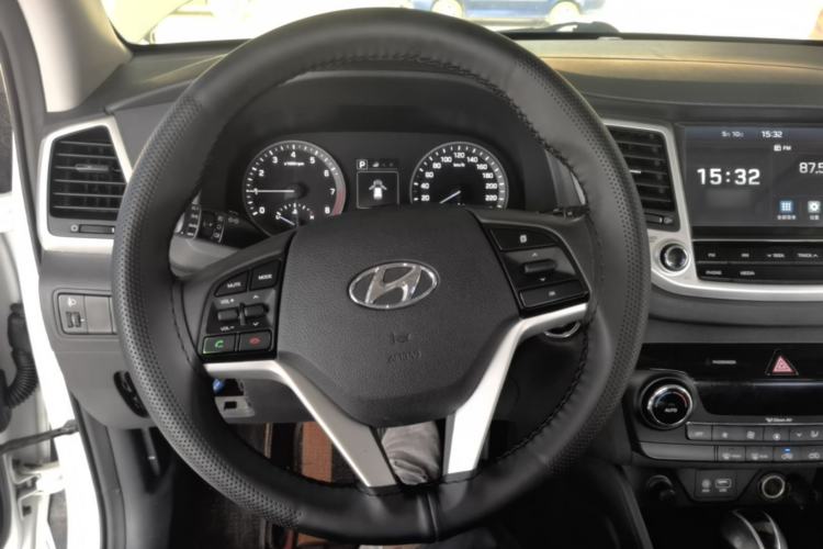 Used Hyundai Tucson 2015 1.6T Dual-Clutch Two-Wheel-Drive Smart Model Steering Wheel