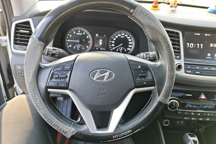 Used Hyundai Tucson 2015 1.6T Dual-Clutch Two-Wheel-Drive Smart Model Steering Wheel