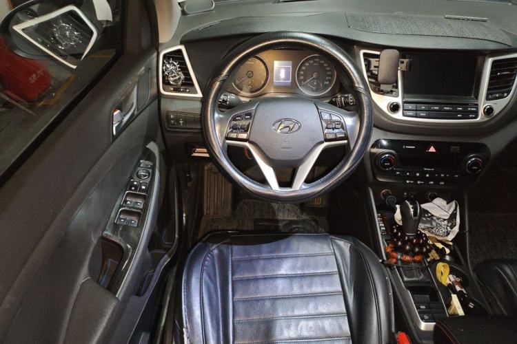 Used Hyundai Tucson 2015 1.6T Dual-Clutch Two-Wheel-Drive Smart Model Steering Wheel