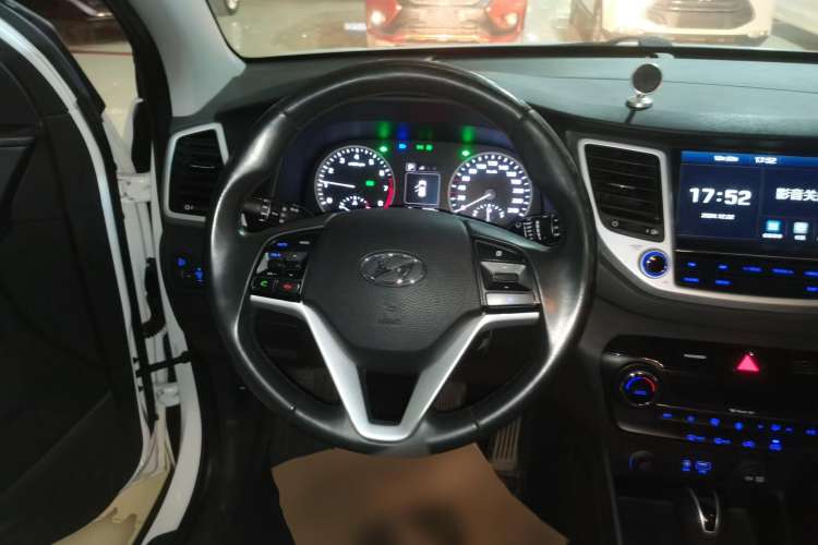 Used Hyundai Tucson 2015 1.6T Dual-Clutch Two-Wheel-Drive Smart Model Steering Wheel