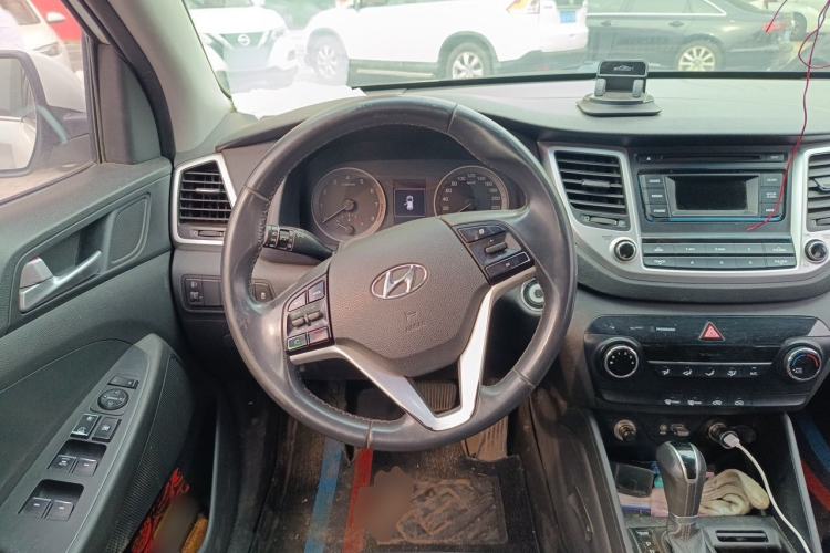 Used Hyundai Tucson 2015 2.0L Automatic Two-Wheel Drive Smart Version Steering Wheel
