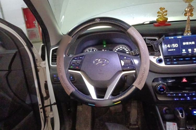 Used Hyundai Tucson 2015 1.6T Dual-Clutch Two-Wheel-Drive Smart Model Steering Wheel