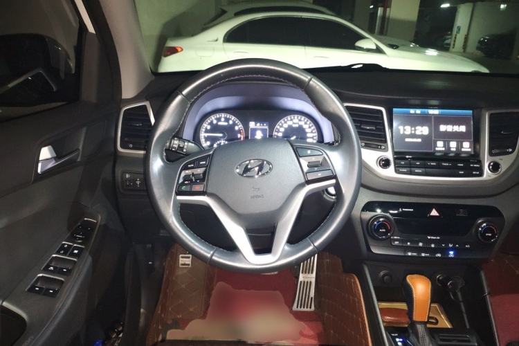 Used Hyundai Tucson 2015 1.6T Dual-Clutch Two-Wheel-Drive Smart Model Steering Wheel