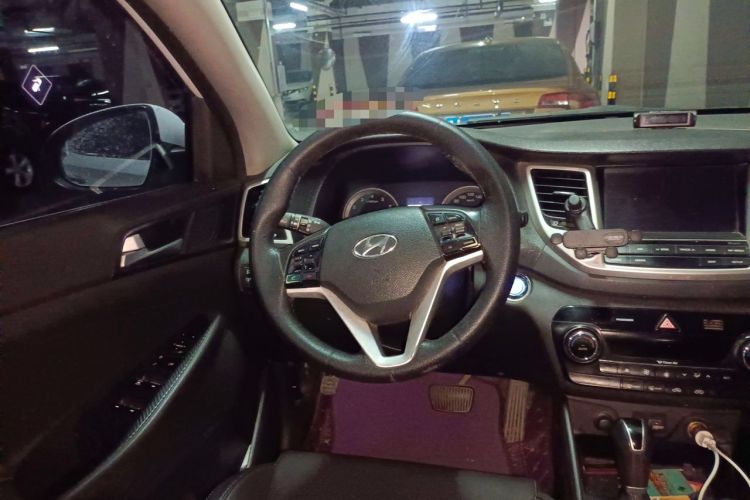 Used Hyundai Tucson 2015 1.6T Dual-Clutch Two-Wheel-Drive Smart Model Steering Wheel