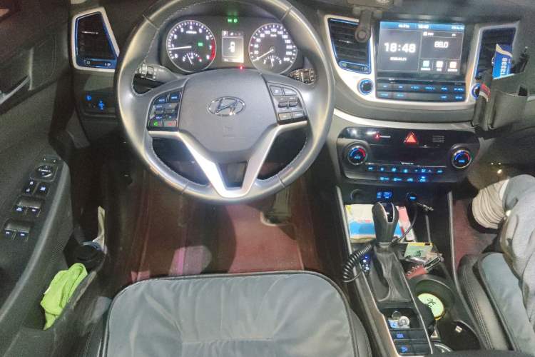 Used Hyundai Tucson 2015 1.6T Dual-Clutch Two-Wheel-Drive Smart Model Steering Wheel