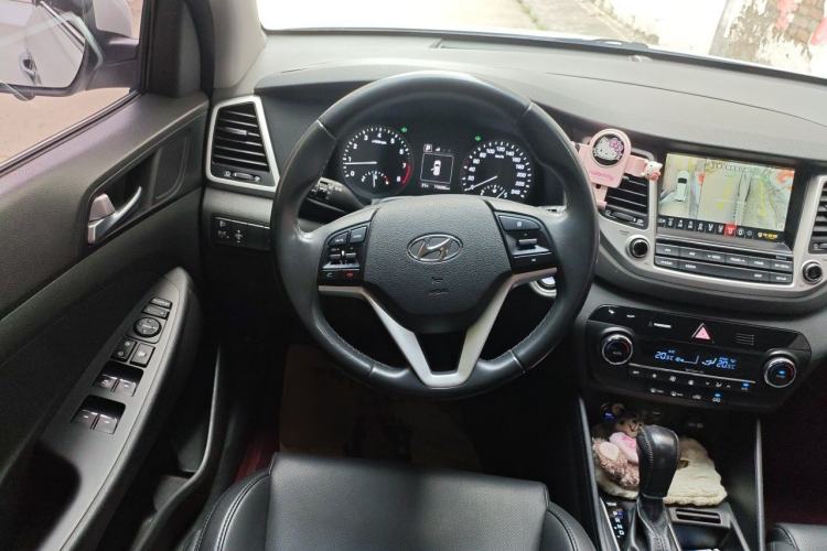 Used Hyundai Tucson 2015 1.6T Dual-Clutch Two-Wheel-Drive Leading Model Steering Wheel