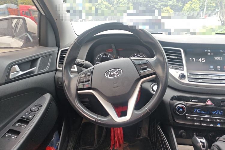 Used Hyundai Tucson 2015 1.6T Dual-Clutch Two-Wheel-Drive Smart Model Steering Wheel