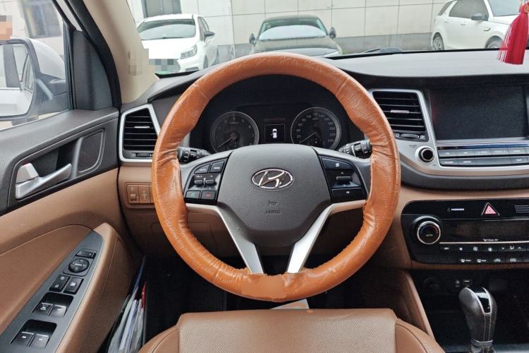 Used Hyundai Tucson 2015 1.6T Dual-Clutch Two-Wheel-Drive Smart Model Steering Wheel