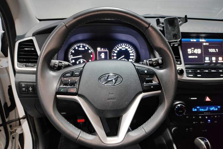 Used Hyundai Tucson 2015 1.6T Dual-Clutch Two-Wheel-Drive Smart Model Steering Wheel