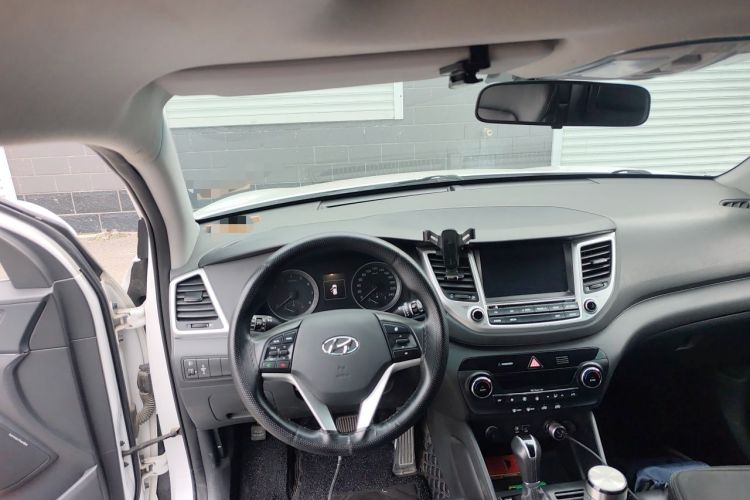 Used Hyundai Tucson 2015 1.6T Dual-Clutch Two-Wheel-Drive Smart Model Steering Wheel