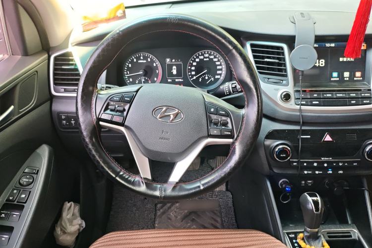 Used Hyundai Tucson 2015 1.6T Dual-Clutch Two-Wheel-Drive Smart Model Steering Wheel