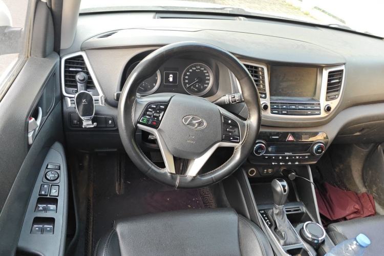 Used Hyundai Tucson 2015 1.6T Dual-Clutch Two-Wheel-Drive Smart Model Steering Wheel
