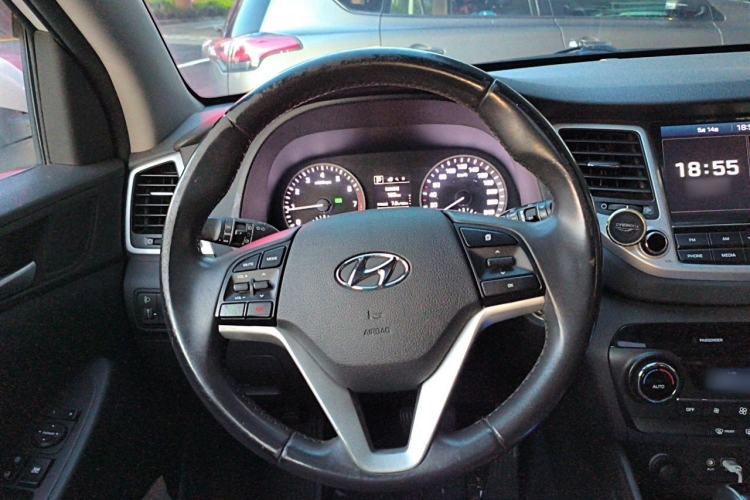 Used Hyundai Tucson 2015 1.6T Dual-Clutch Two-Wheel-Drive Smart Model Steering Wheel