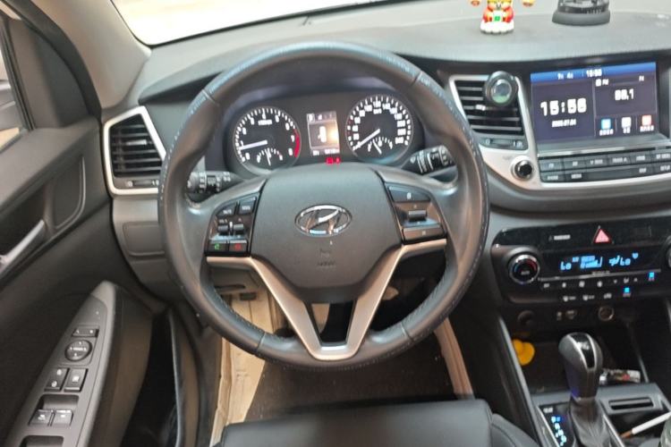 Used Hyundai Tucson 2015 1.6T Dual-Clutch Two-Wheel-Drive Smart Model Steering Wheel