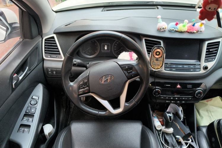 Used Hyundai Tucson 2015 1.6T Dual-Clutch Two-Wheel-Drive Smart Model Steering Wheel