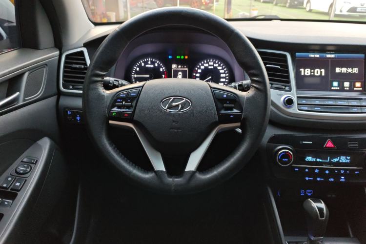 Used Hyundai Tucson 2015 1.6T Dual-Clutch Two-Wheel-Drive Smart Model Steering Wheel