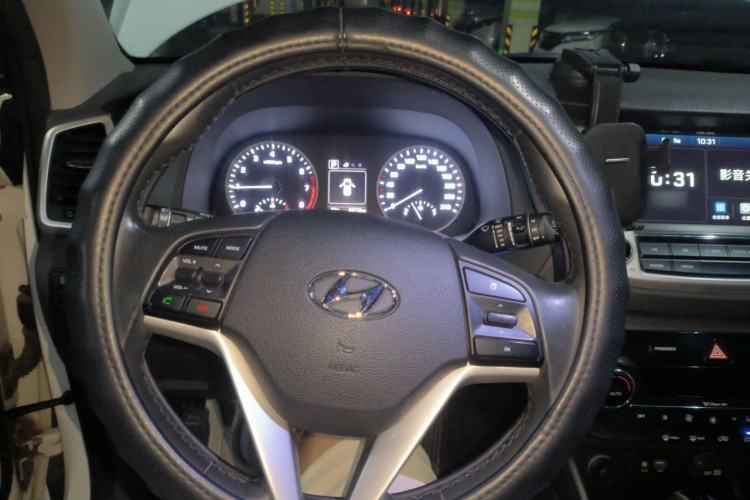 Used Hyundai Tucson 2015 1.6T Dual-Clutch Two-Wheel-Drive Leading Model Steering Wheel