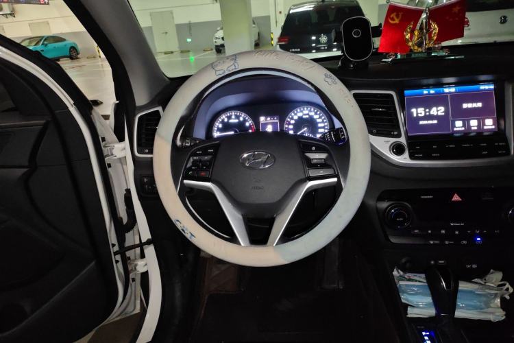 Used Hyundai Tucson 2015 1.6T Dual-Clutch Two-Wheel-Drive Leading Model Steering Wheel