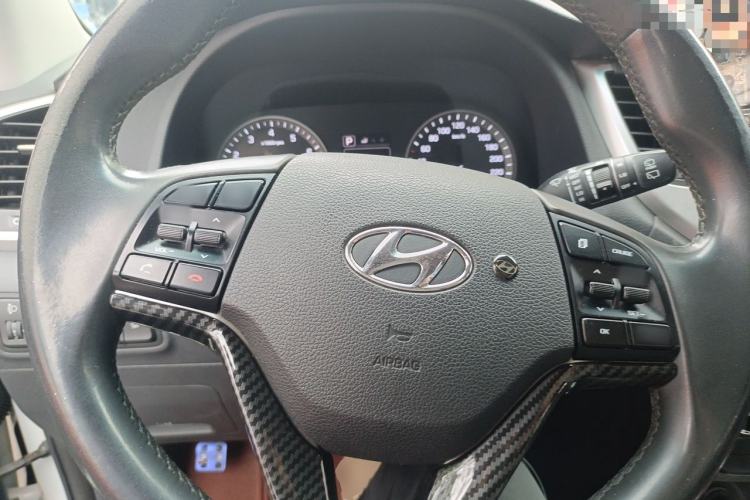 Used Hyundai Tucson 2015 1.6T Dual-Clutch Two-Wheel-Drive Smart Model Steering Wheel