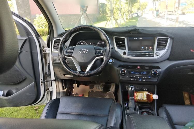 Used Hyundai Tucson 2015 1.6T Dual-Clutch Two-Wheel-Drive Smart Model Steering Wheel