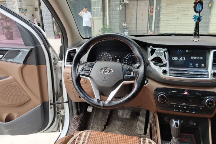 Used Hyundai Tucson 2015 1.6T Dual-Clutch Two-Wheel-Drive Smart Model Steering Wheel
