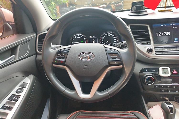 Used Hyundai Tucson 2015 1.6T Dual-Clutch Two-Wheel-Drive Smart Model Steering Wheel