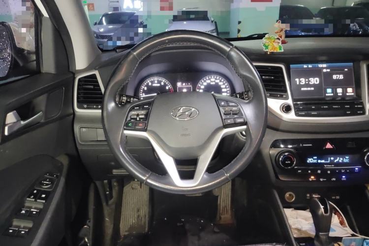 Used Hyundai Tucson 2015 1.6T Dual-Clutch Two-Wheel-Drive Smart Model Steering Wheel