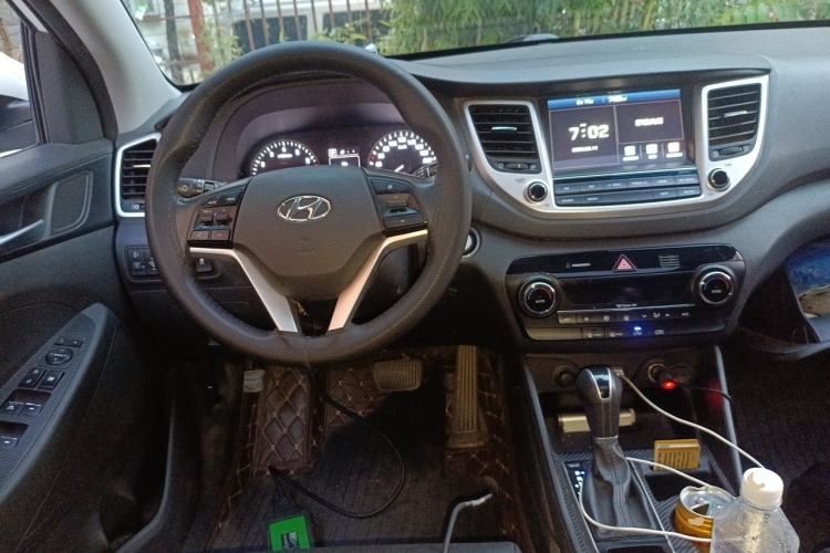 Used Hyundai Tucson 2015 1.6T Dual-Clutch Two-Wheel-Drive Smart Model Steering Wheel