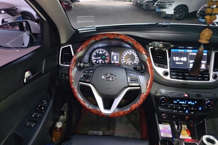 Used Hyundai Tucson 2015 1.6T Dual-Clutch Two-Wheel-Drive Smart Model Steering Wheel