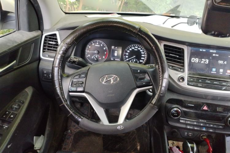 Used Hyundai Tucson 2015 1.6T Dual-Clutch Two-Wheel-Drive Smart Model Steering Wheel
