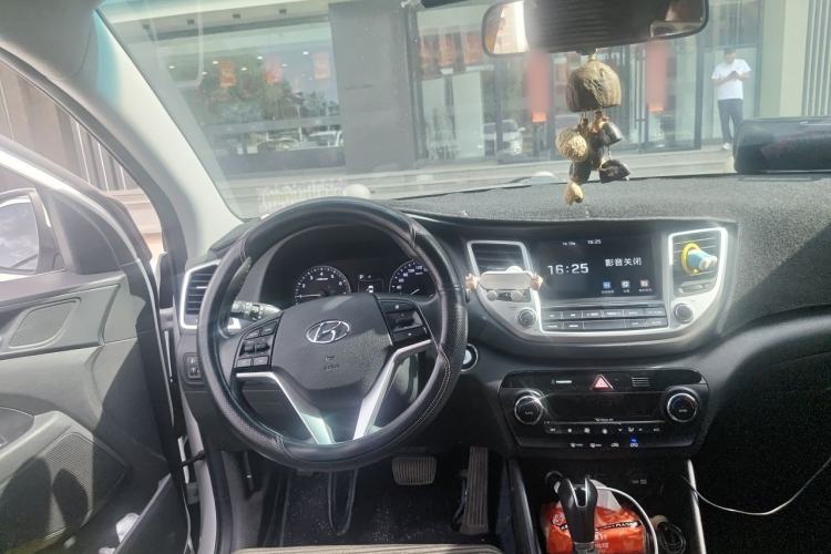 Used Hyundai Tucson 2015 1.6T Dual-Clutch Two-Wheel-Drive Smart Model Steering Wheel