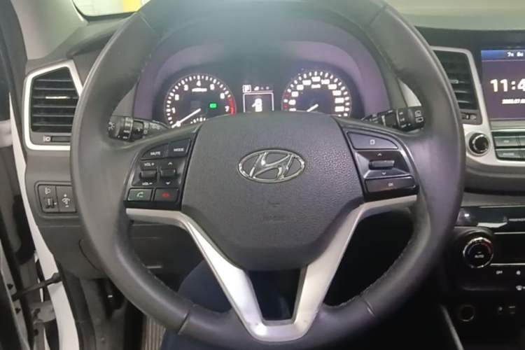 Used Hyundai Tucson 2015 1.6T Dual-Clutch Two-Wheel-Drive Smart Model Steering Wheel