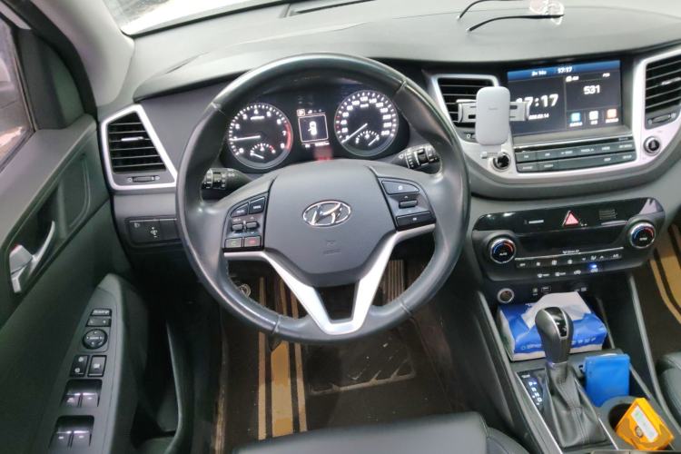 Used Hyundai Tucson 2015 1.6T Dual-Clutch Two-Wheel-Drive Leading Model Steering Wheel