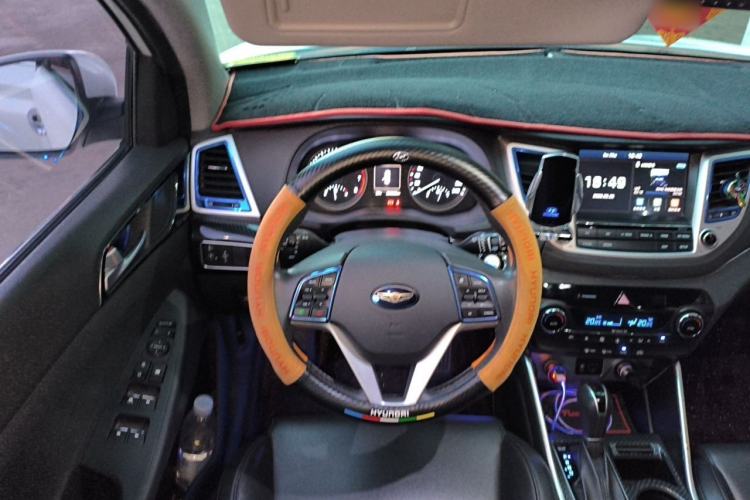 Used Hyundai Tucson 2015 1.6T Dual-Clutch Two-Wheel-Drive Leading Model Steering Wheel