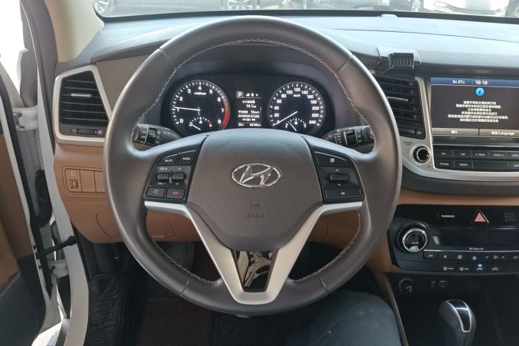 Used Hyundai Tucson 2015 1.6T Dual-Clutch Two-Wheel-Drive Smart Model Steering Wheel