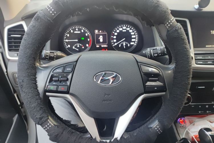 Used Hyundai Tucson 2015 1.6T Dual-Clutch All-Wheel-Drive Premium Model Steering Wheel