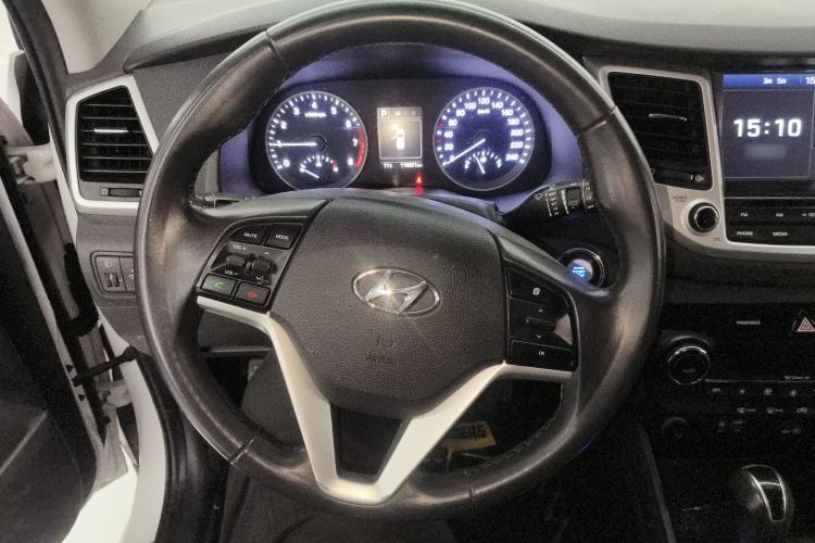 Used Hyundai Tucson 2015 1.6T Dual-Clutch Two-Wheel-Drive Smart Model Steering Wheel