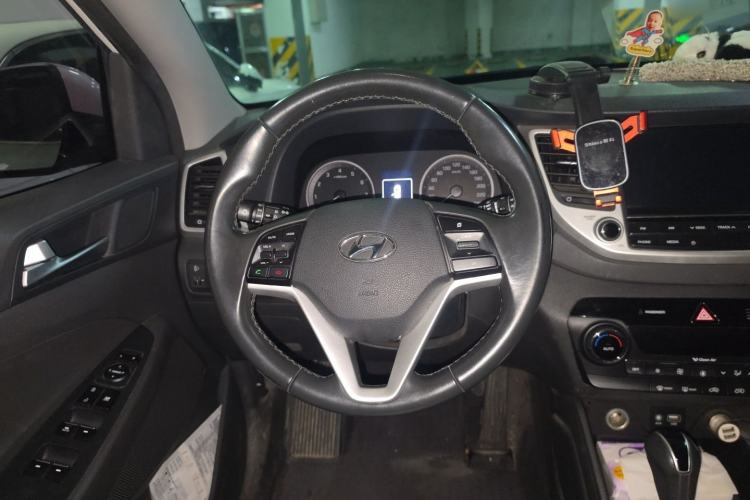 Used Hyundai Tucson 2015 1.6T Dual-Clutch Two-Wheel-Drive Smart Model Steering Wheel